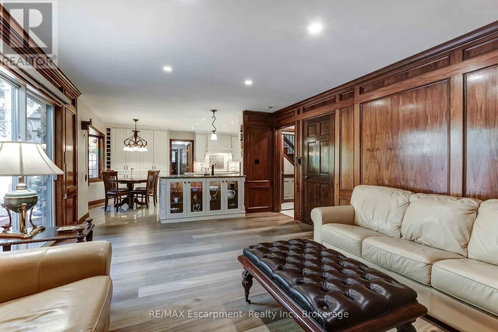 215 BRIAR HILL CRESCENT