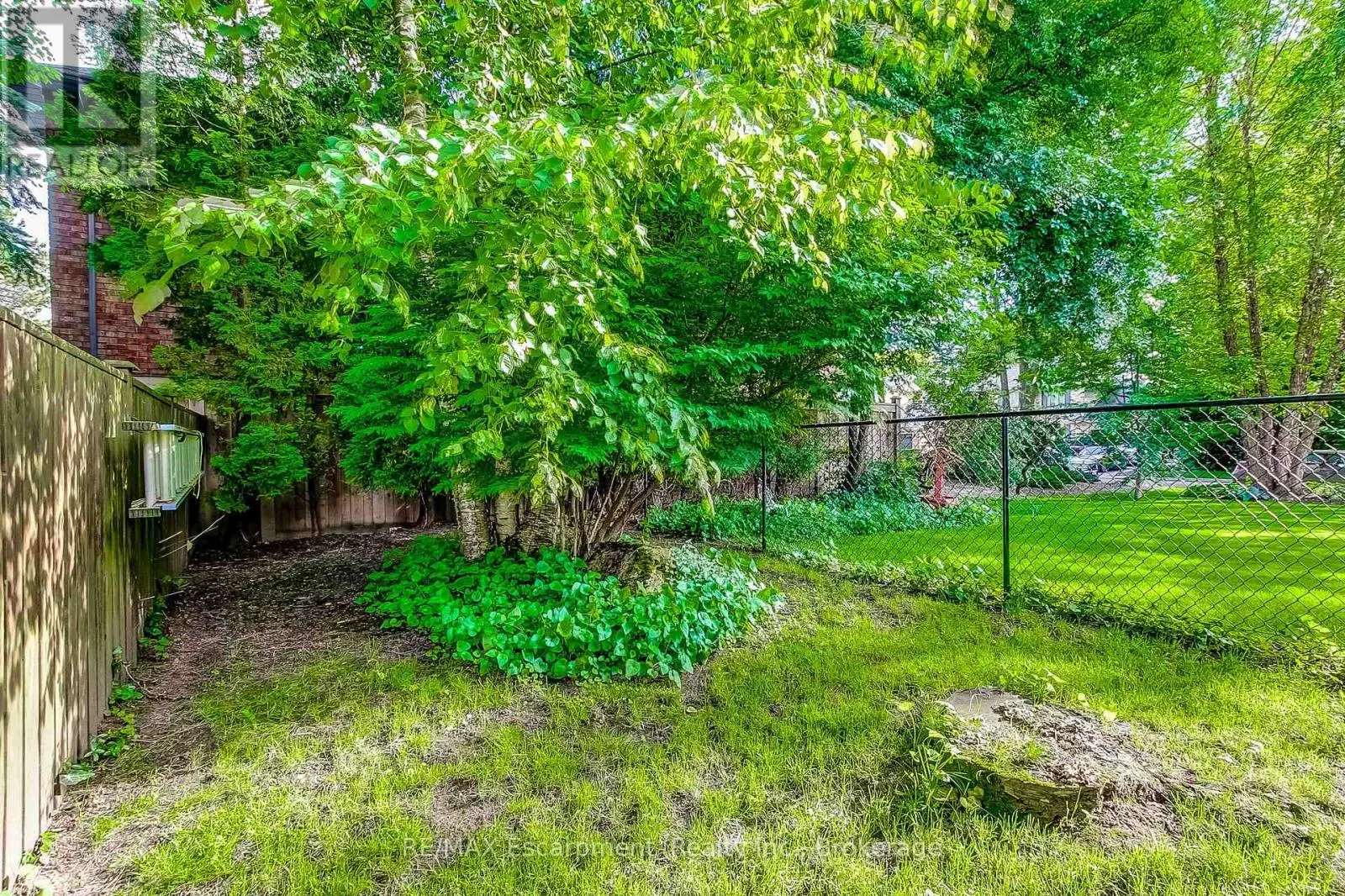 215 BRIAR HILL CRESCENT