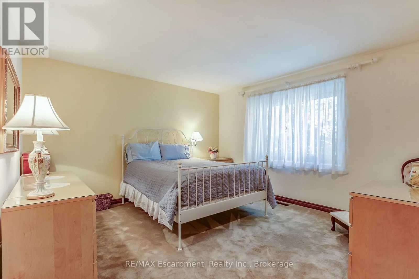 215 BRIAR HILL CRESCENT