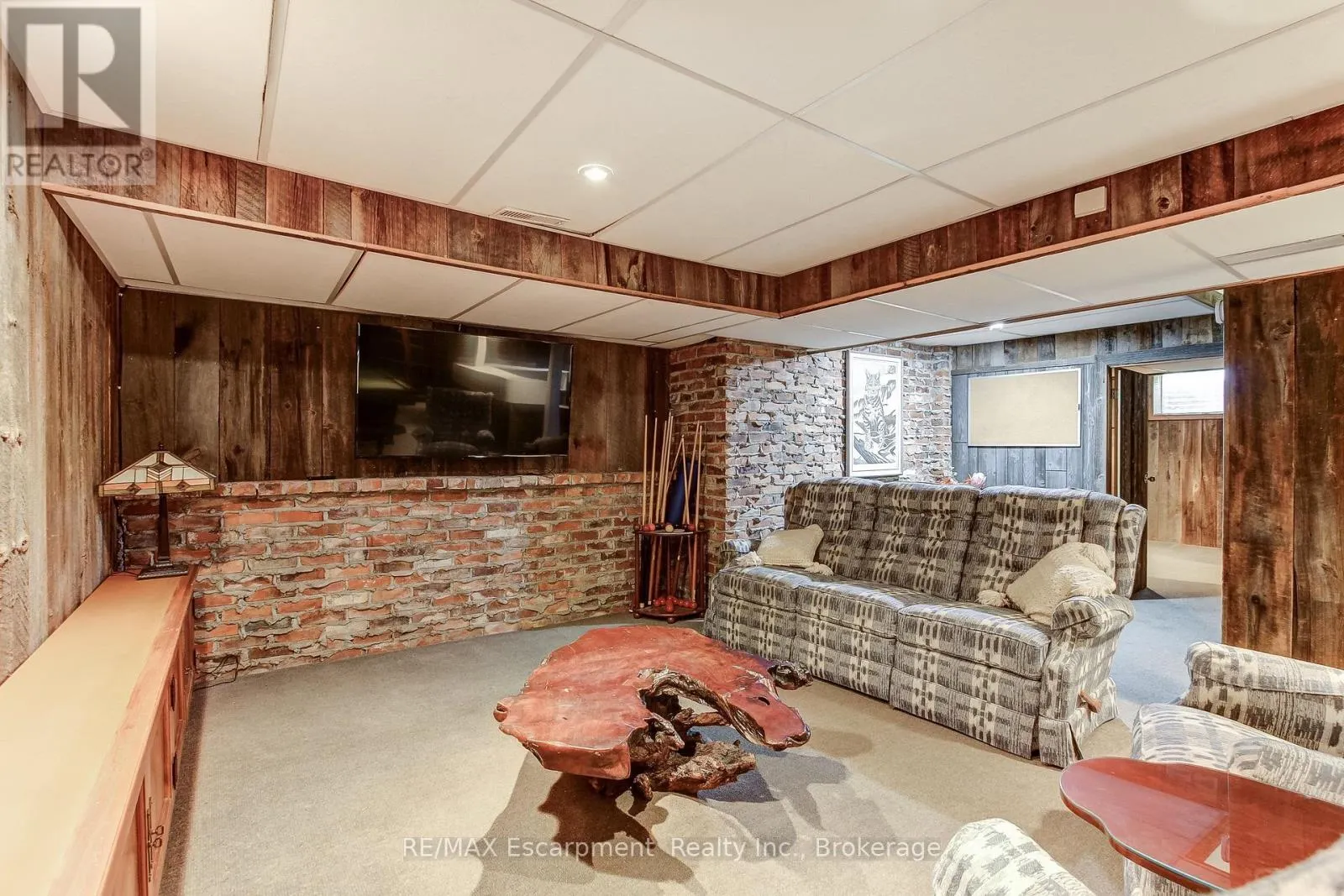 215 BRIAR HILL CRESCENT