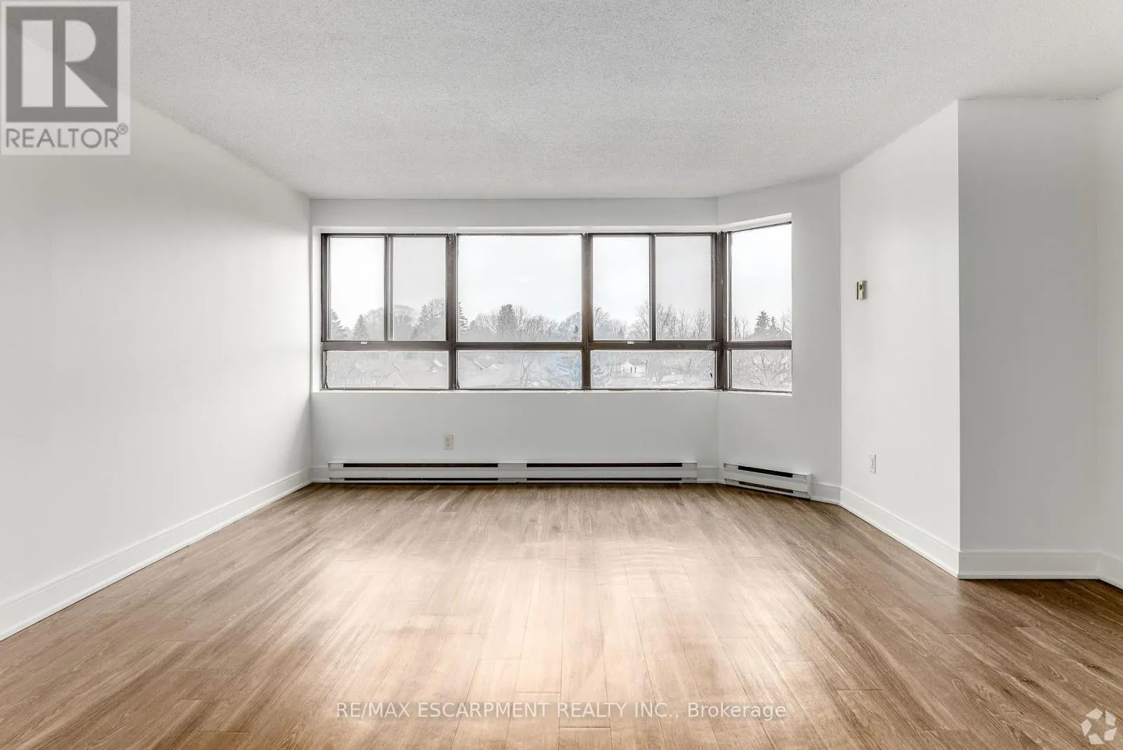 805 - 547 BELMONT AVENUE