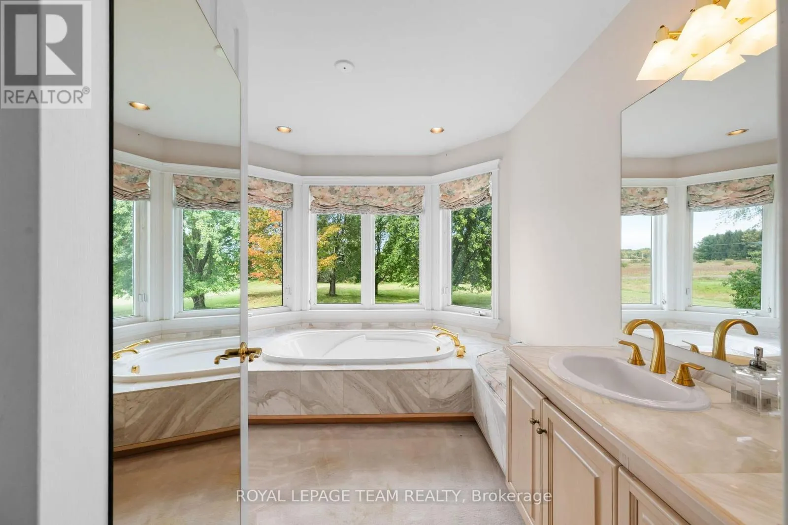 285 PINHEY POINT ROAD