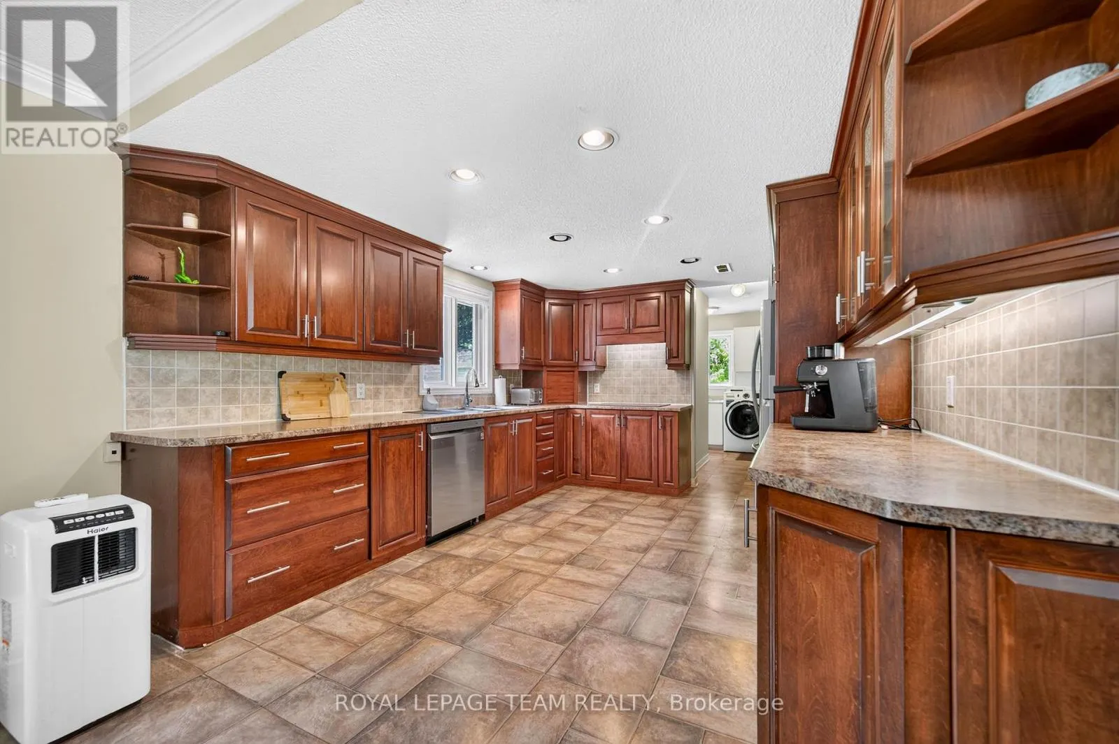 2506 ROLLIN ROAD