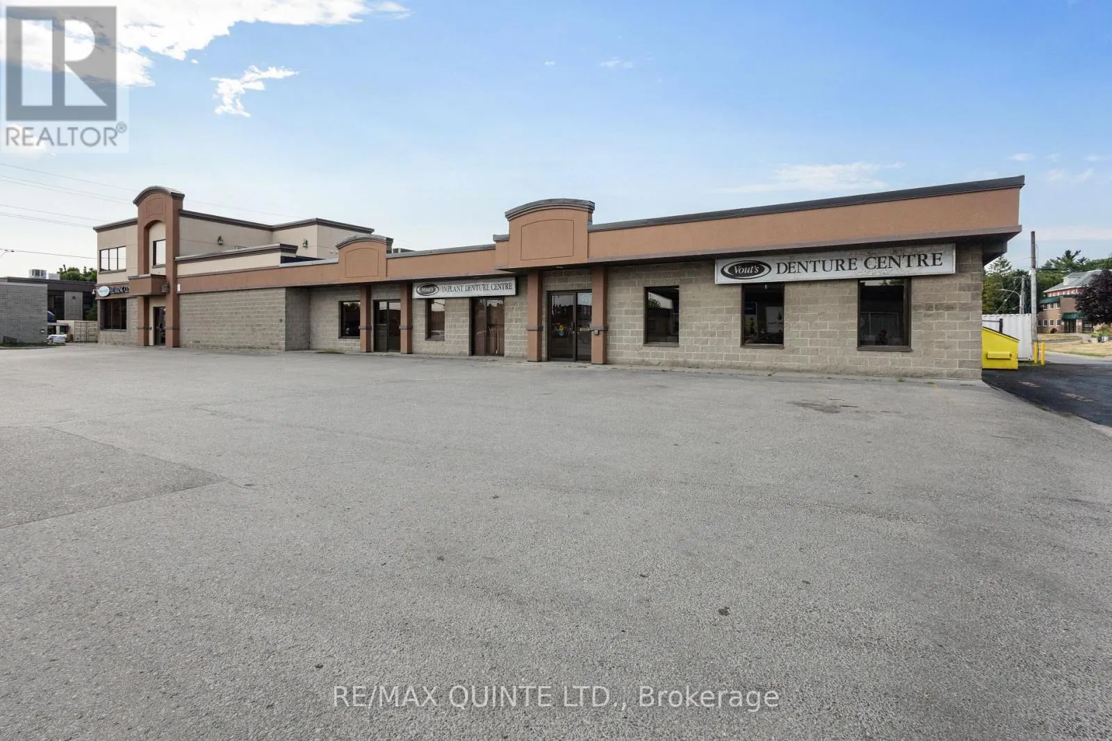 66 DUNDAS STREET E
