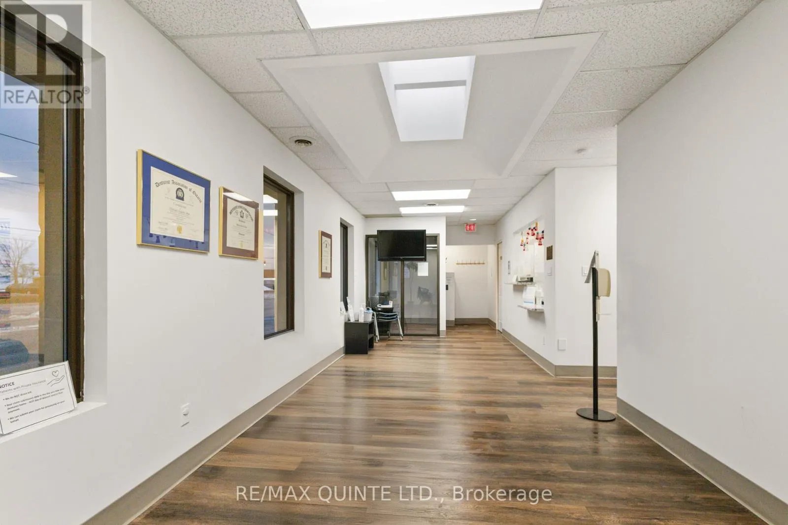 66 DUNDAS STREET E