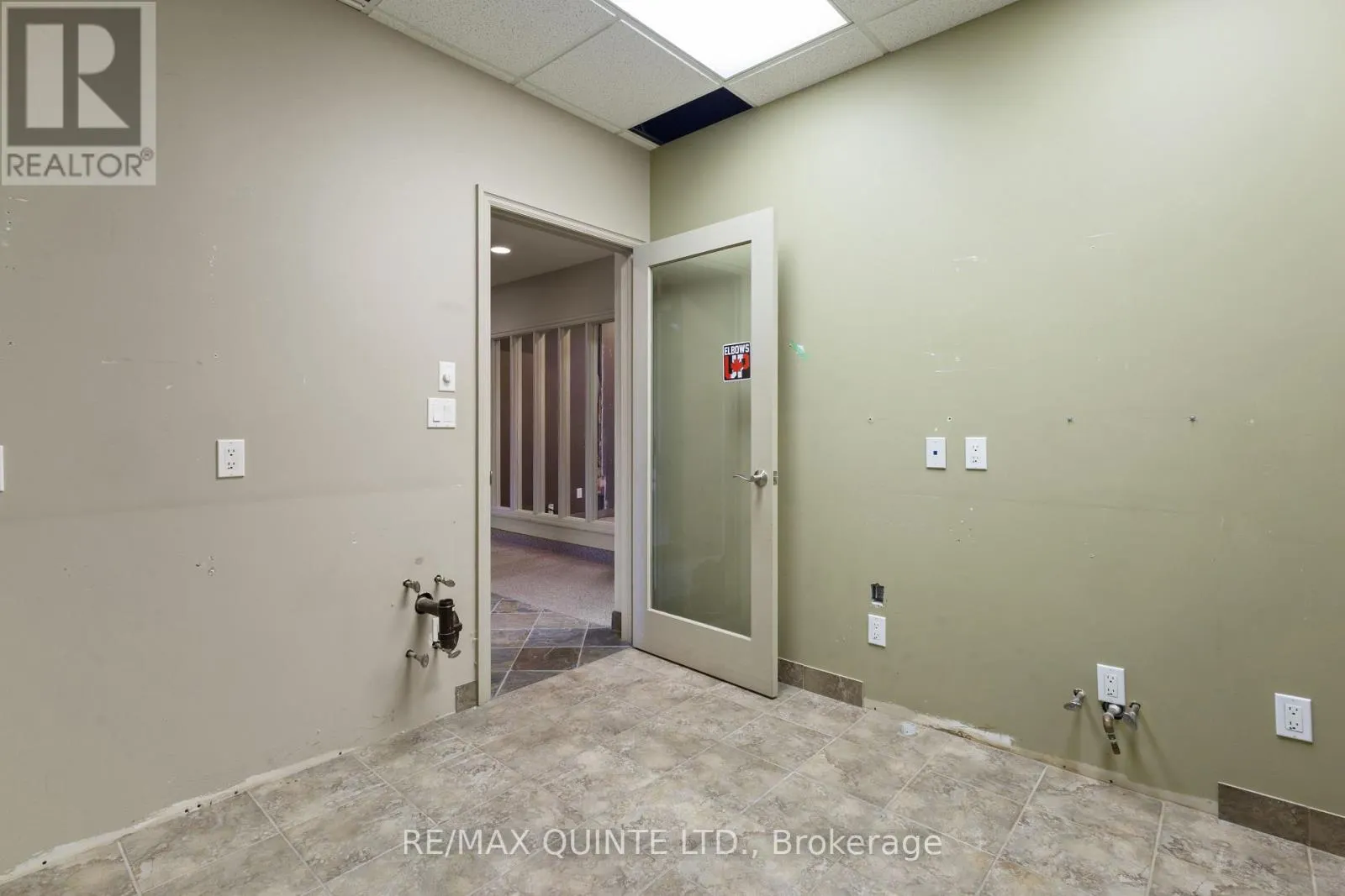 66 DUNDAS STREET E