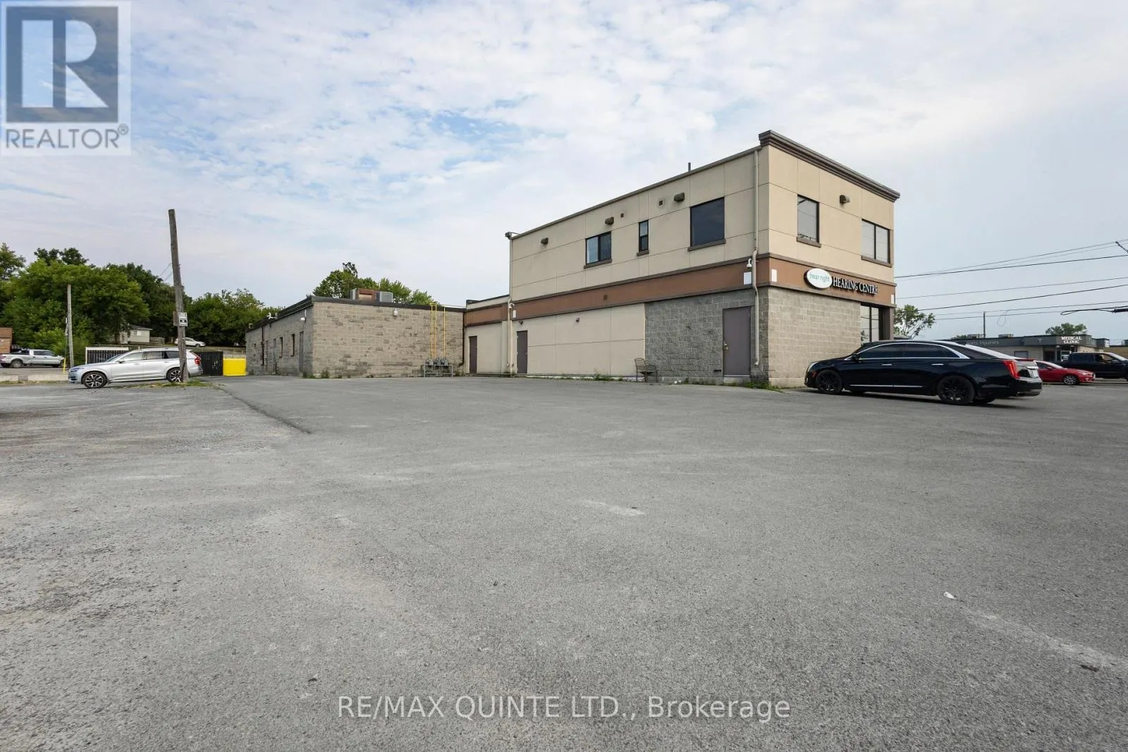 66 DUNDAS STREET E