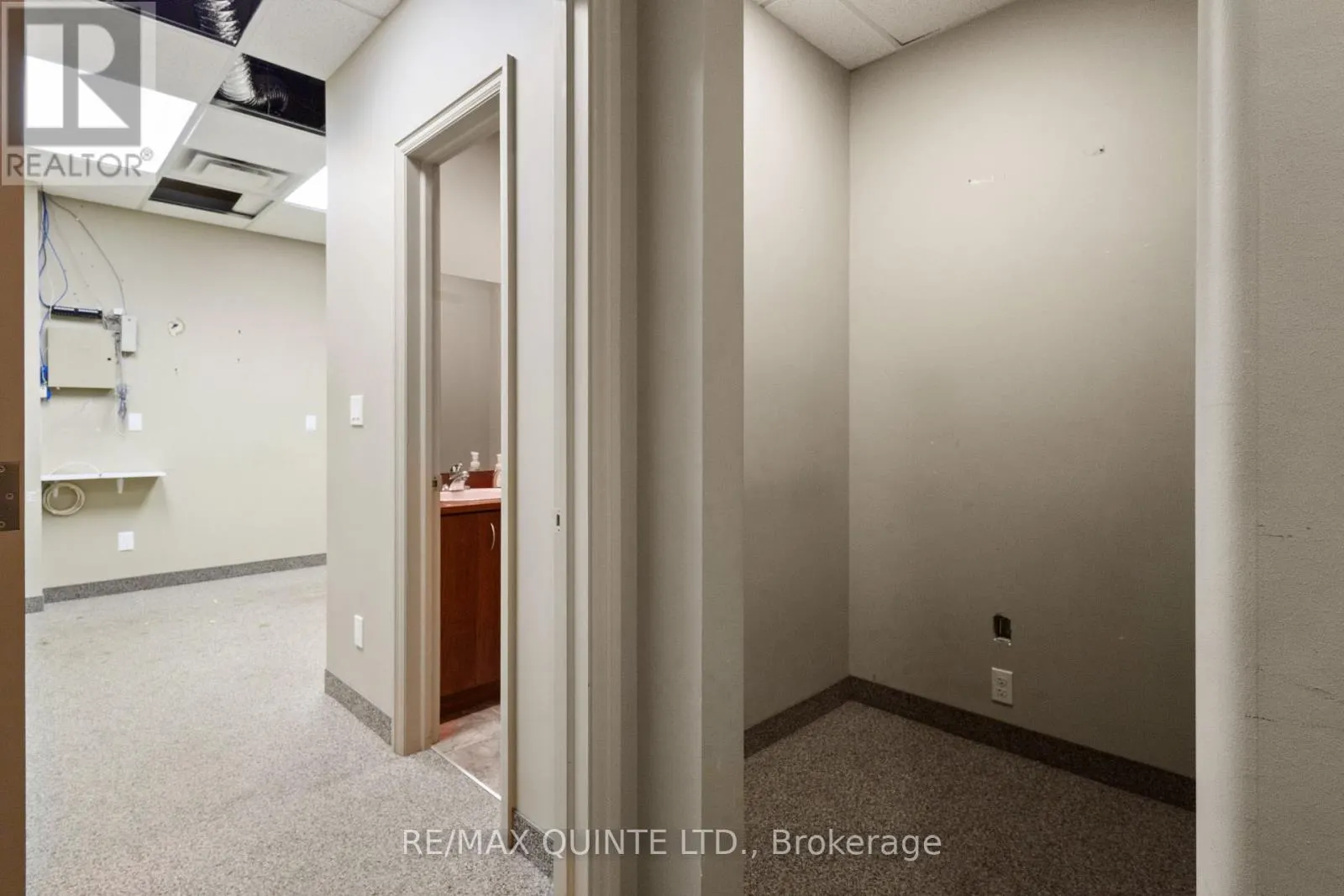 66 DUNDAS STREET E