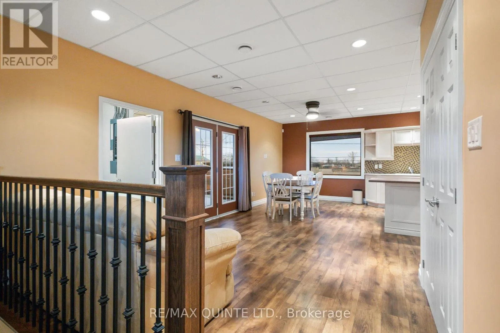 66 DUNDAS STREET E