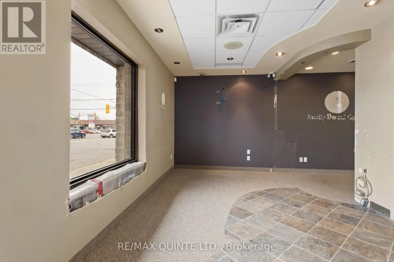 66 DUNDAS STREET E