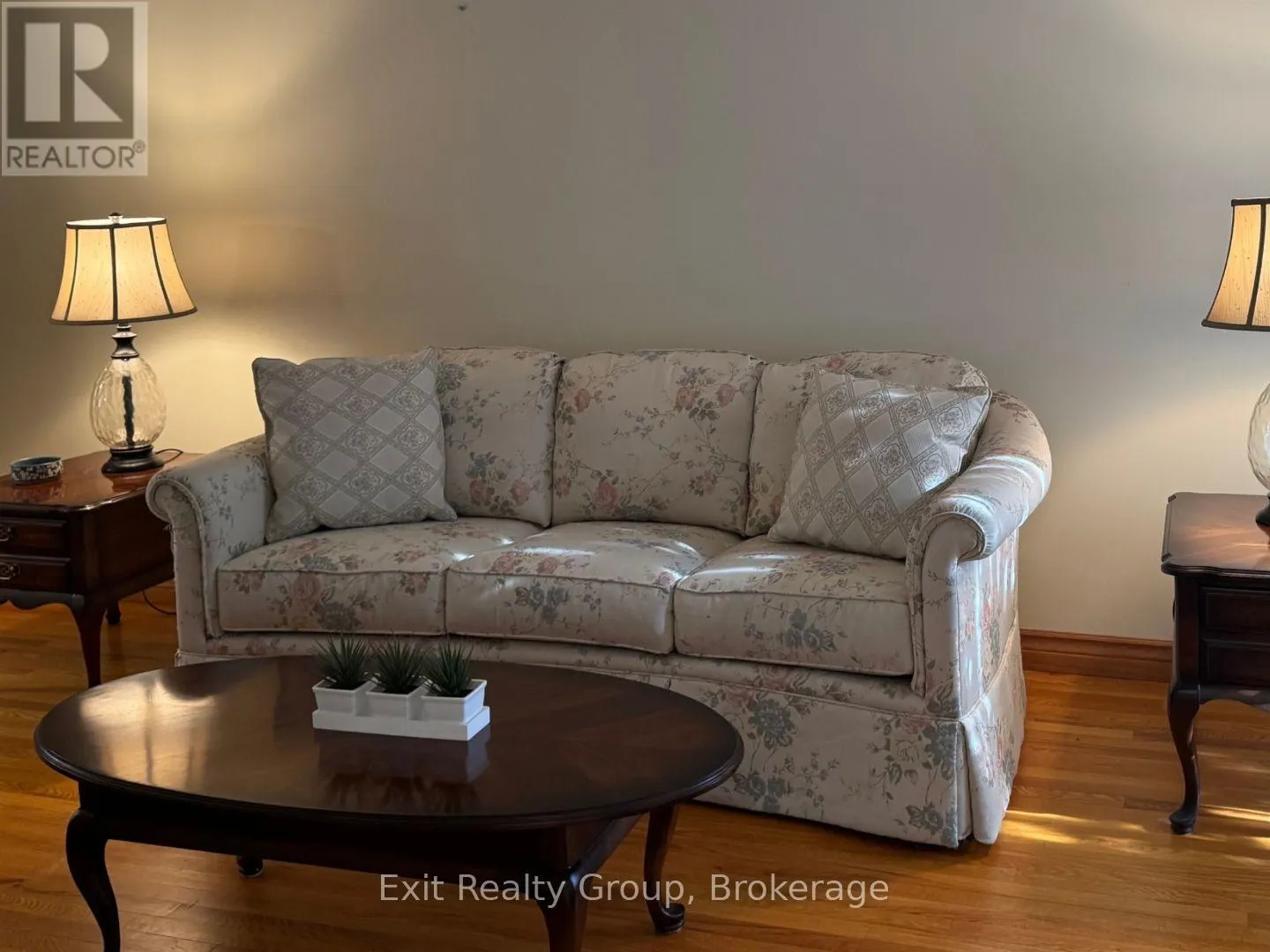17 BRIDLEWOOD LANE