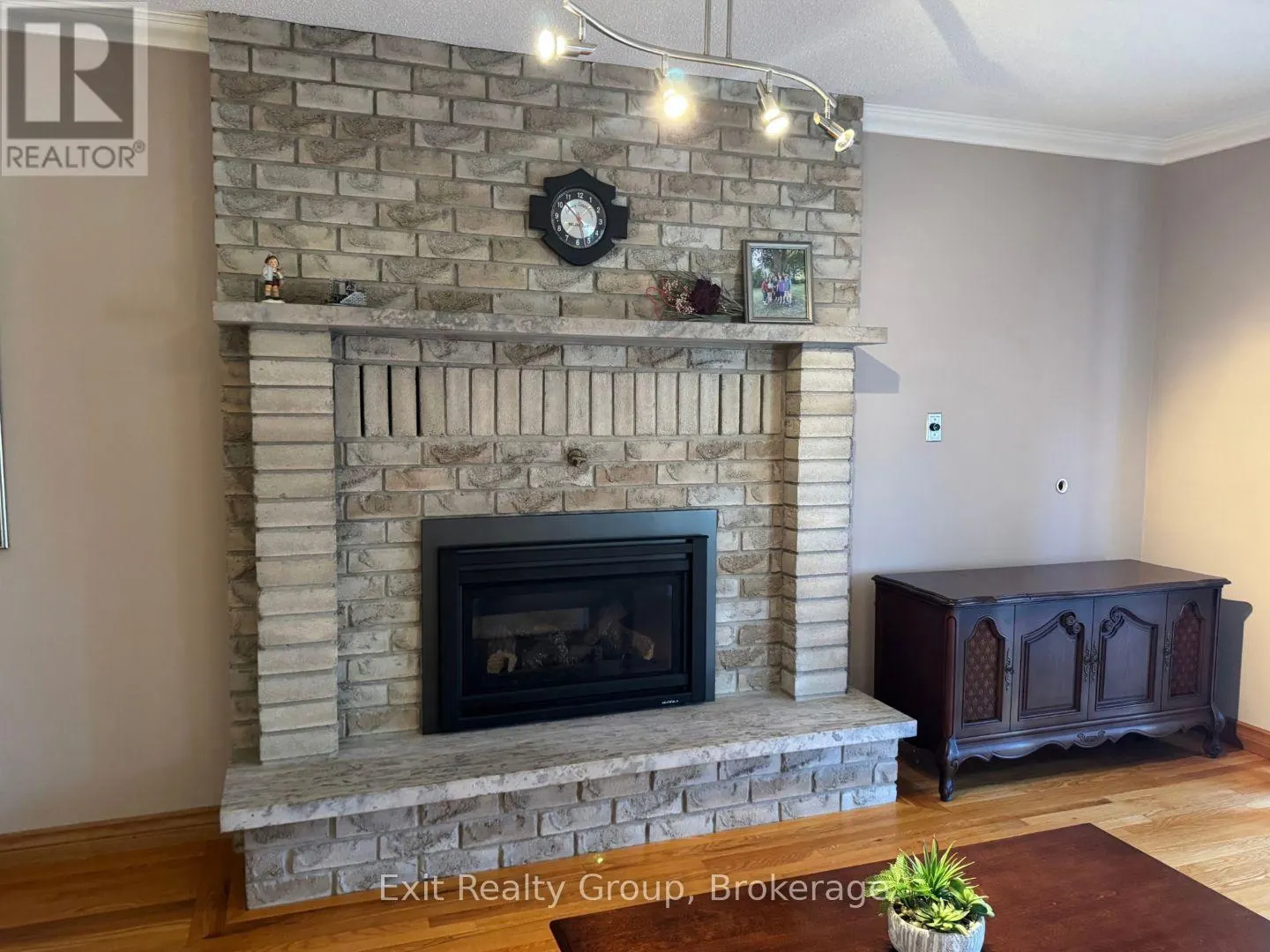 17 BRIDLEWOOD LANE