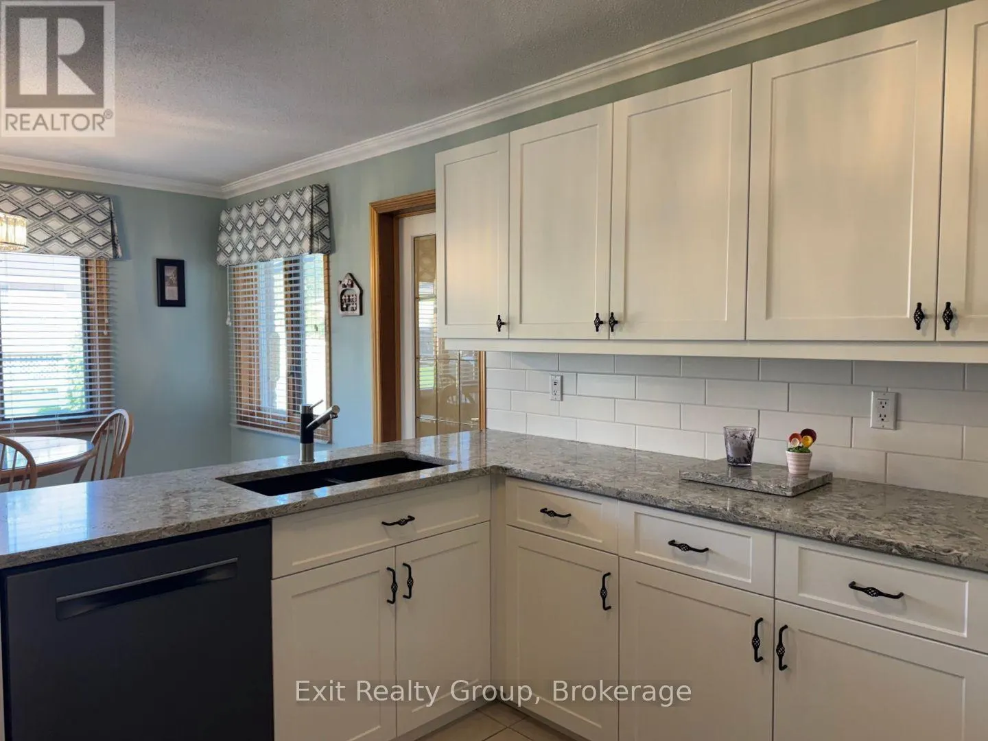 17 BRIDLEWOOD LANE