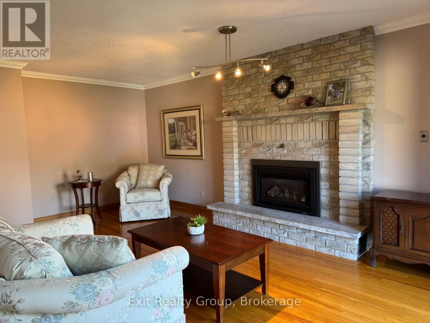 17 BRIDLEWOOD LANE
