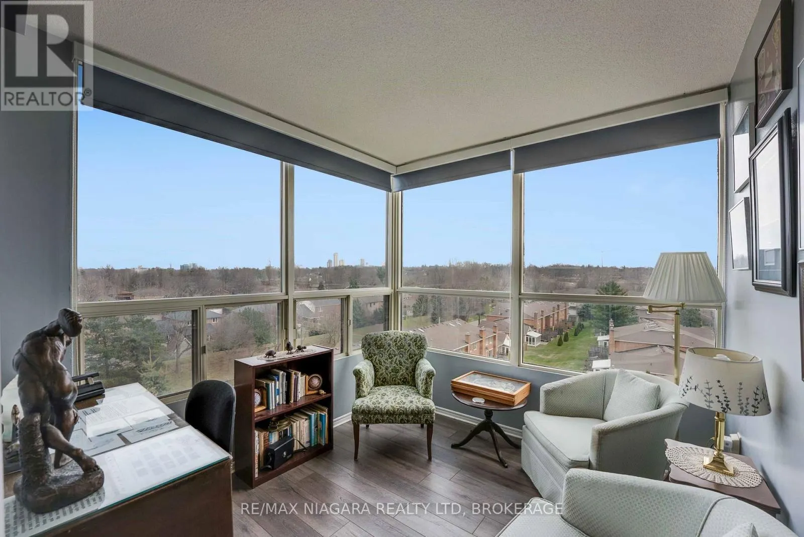 702 - 5100 DORCHESTER ROAD E #702
