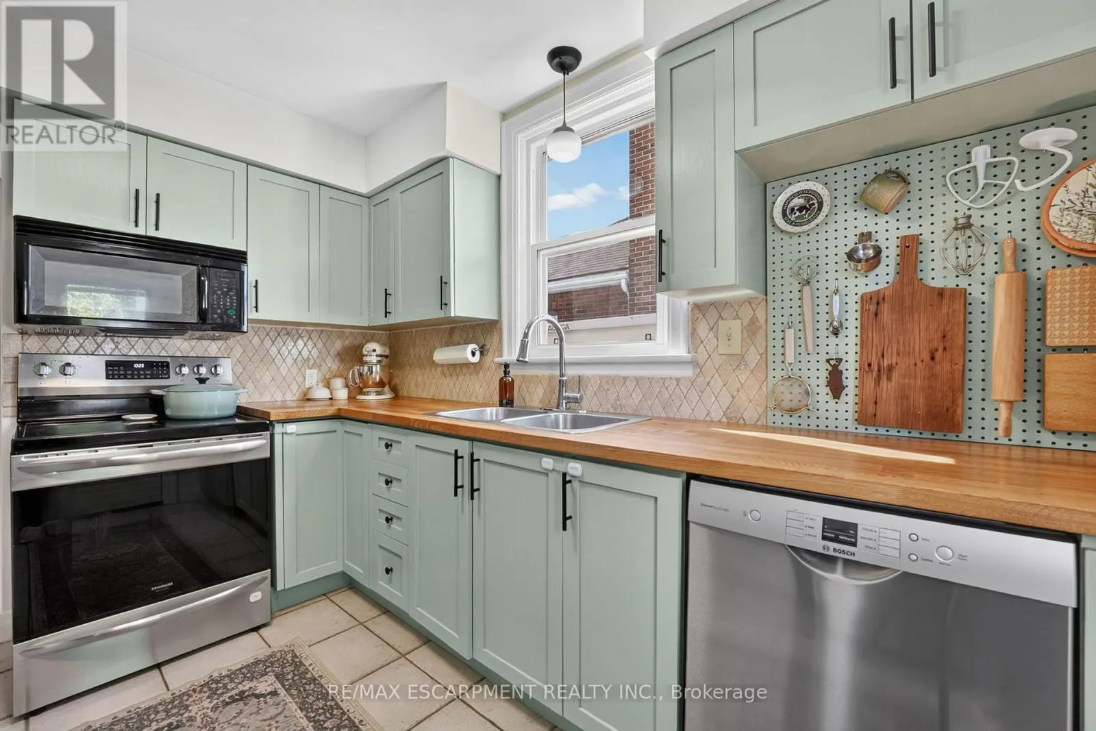 78 CAMERON AVENUE S