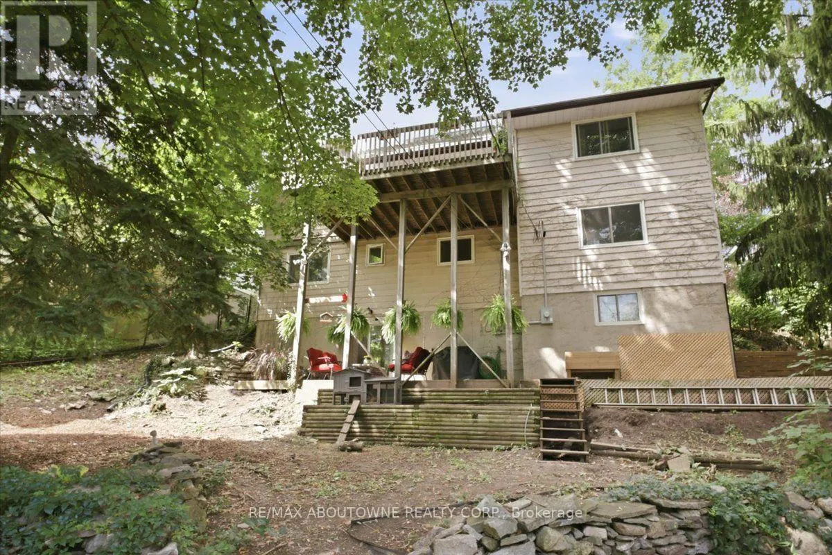943 MAYFAIR CRESCENT