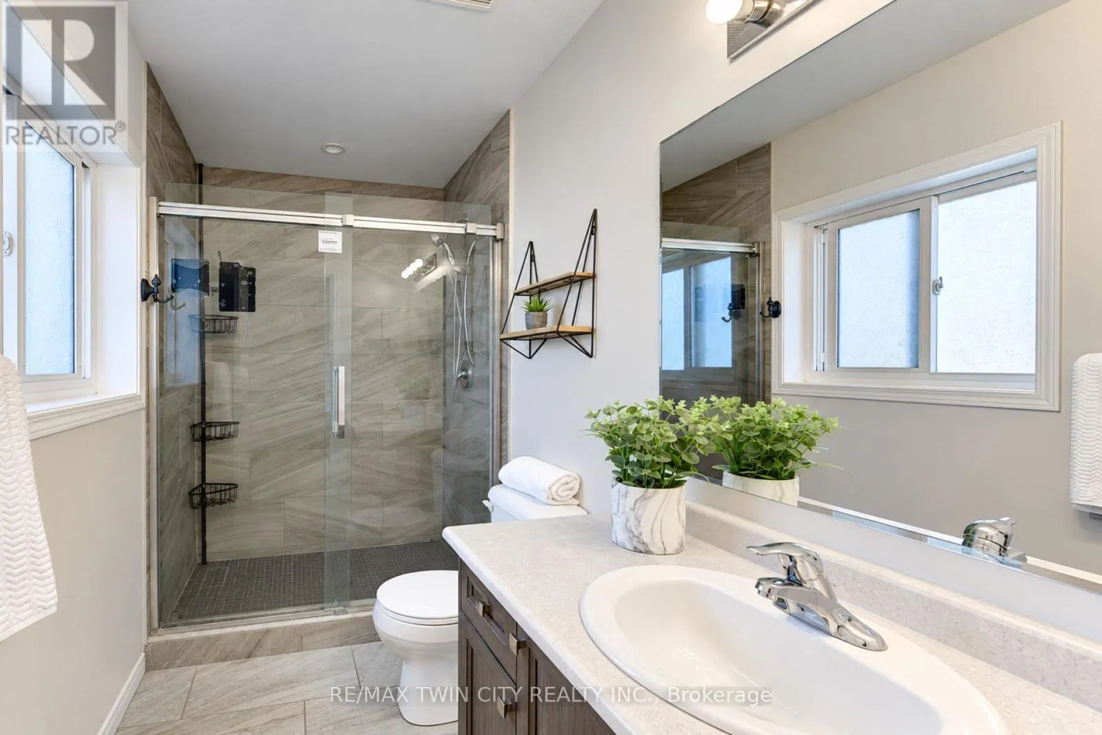 541 BRITTANIA CRESCENT