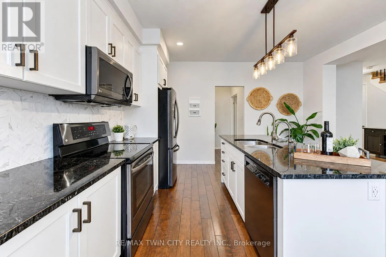 541 BRITTANIA CRESCENT