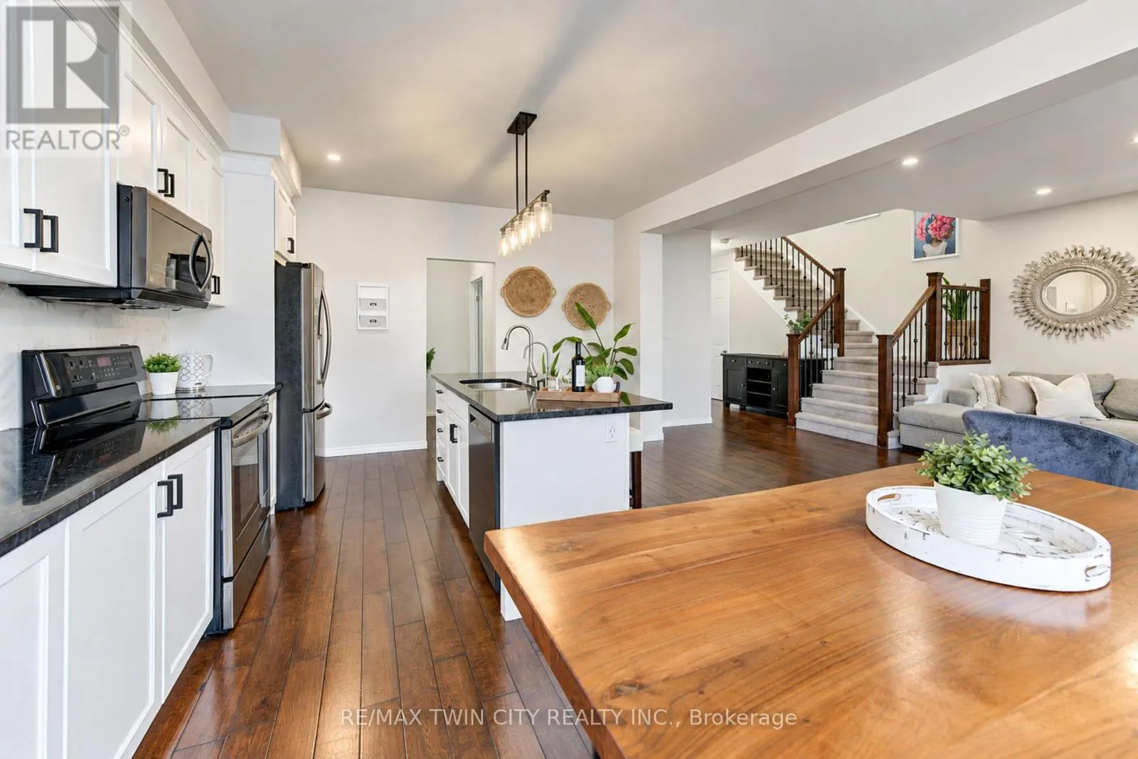 541 BRITTANIA CRESCENT