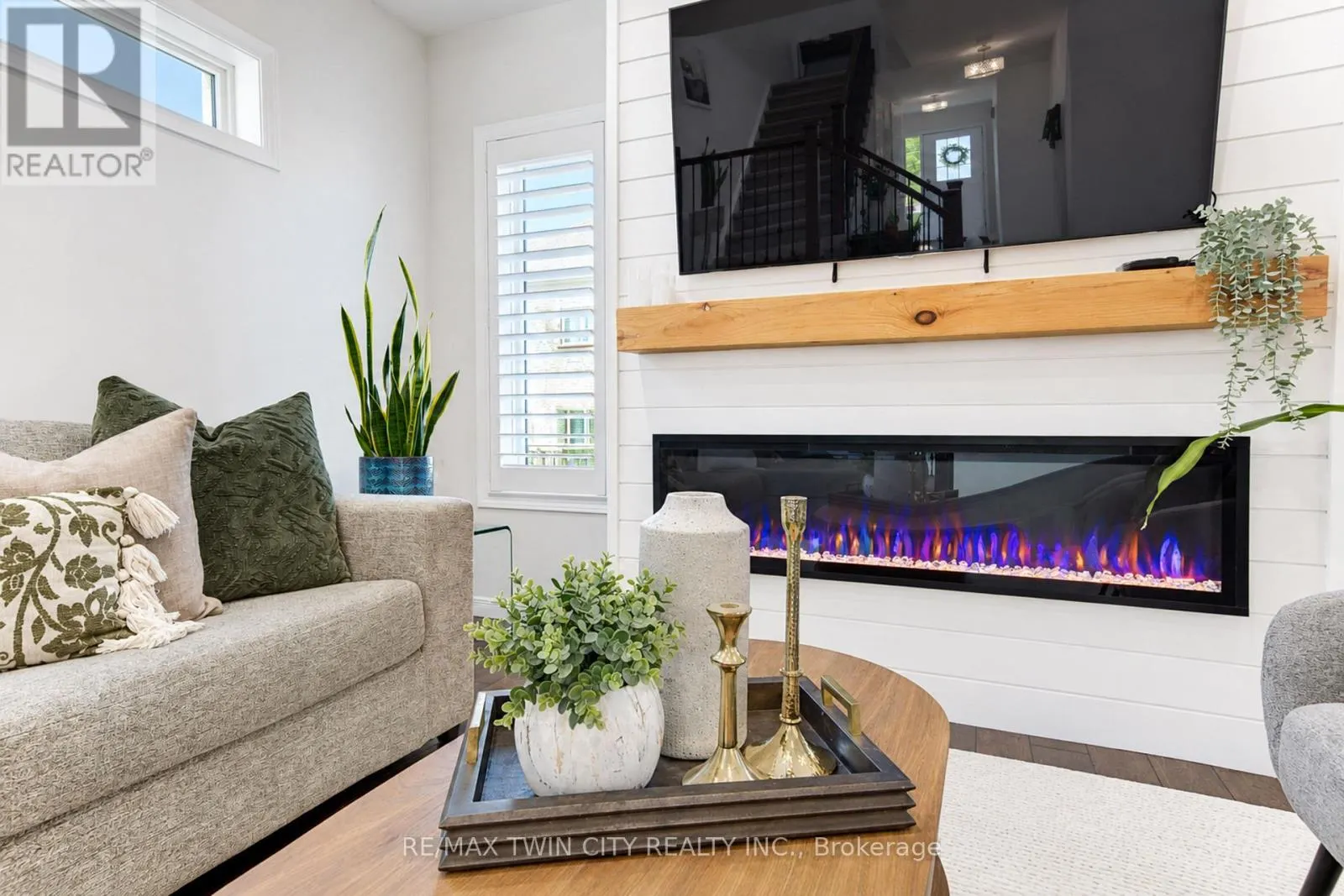 541 BRITTANIA CRESCENT