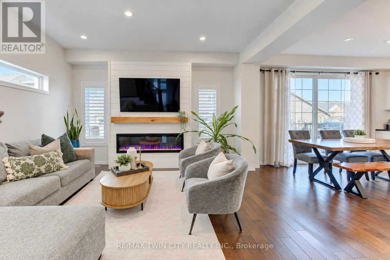 541 BRITTANIA CRESCENT