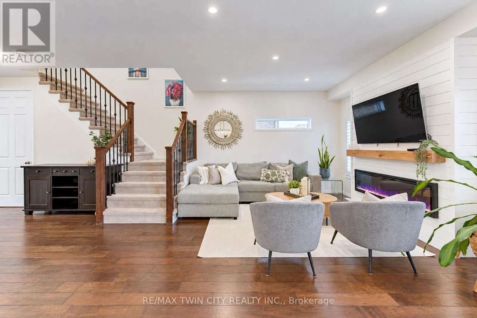 541 BRITTANIA CRESCENT