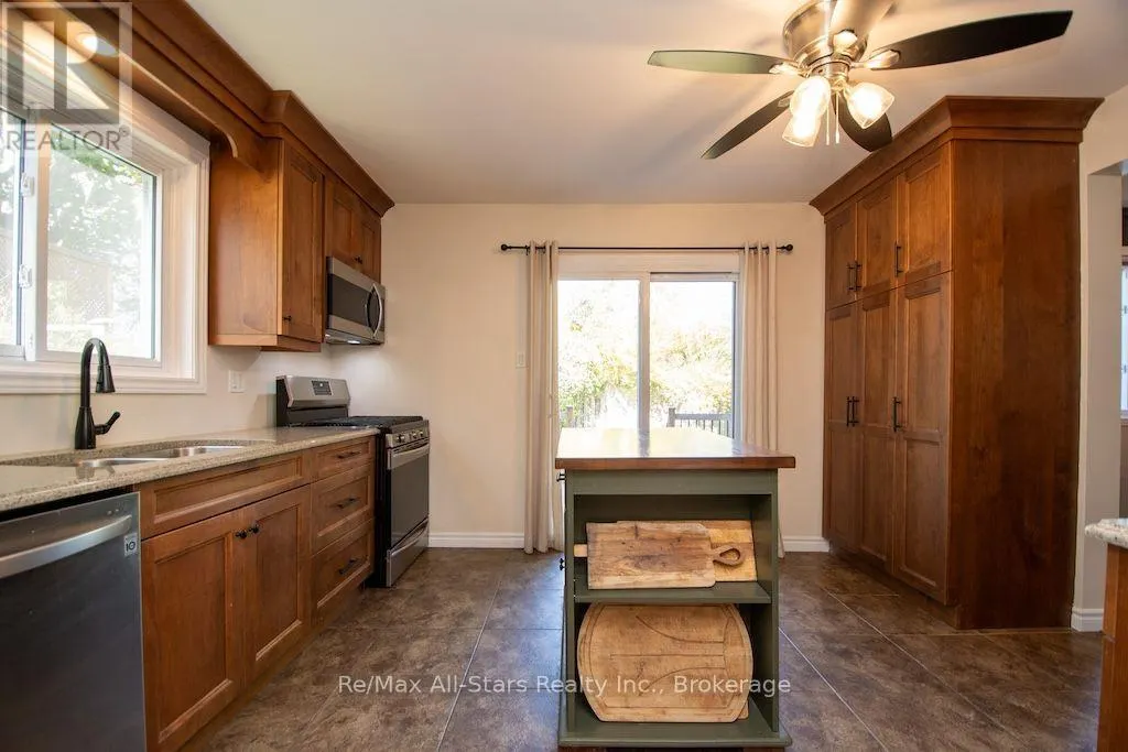 1118 HUNTINGTON CIRCLE
