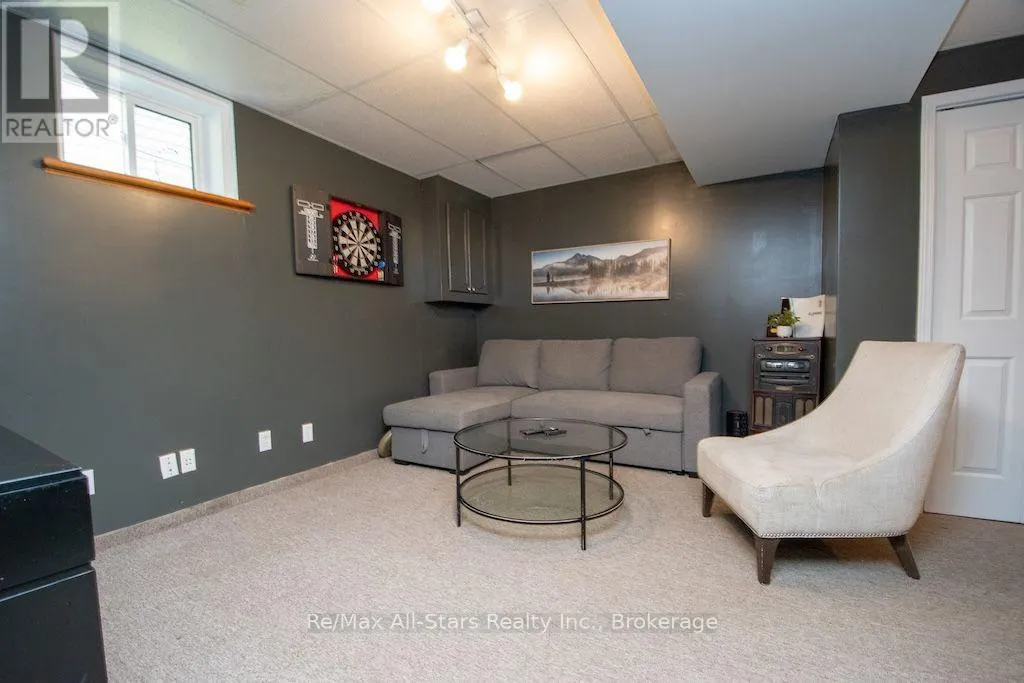 1118 HUNTINGTON CIRCLE