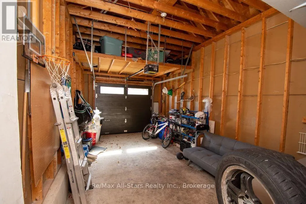 1118 HUNTINGTON CIRCLE