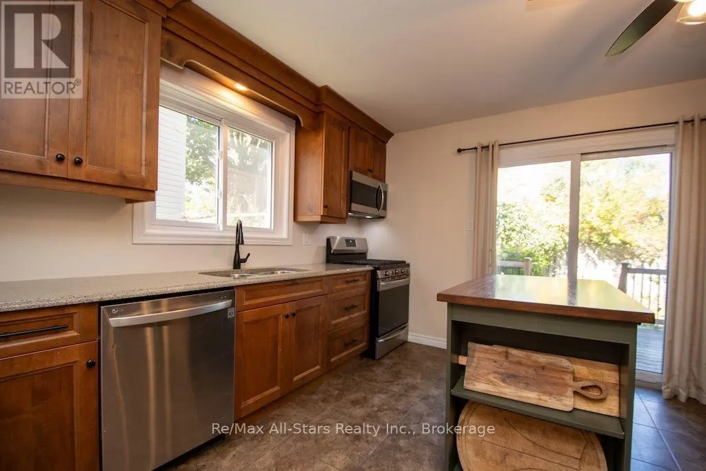 1118 HUNTINGTON CIRCLE