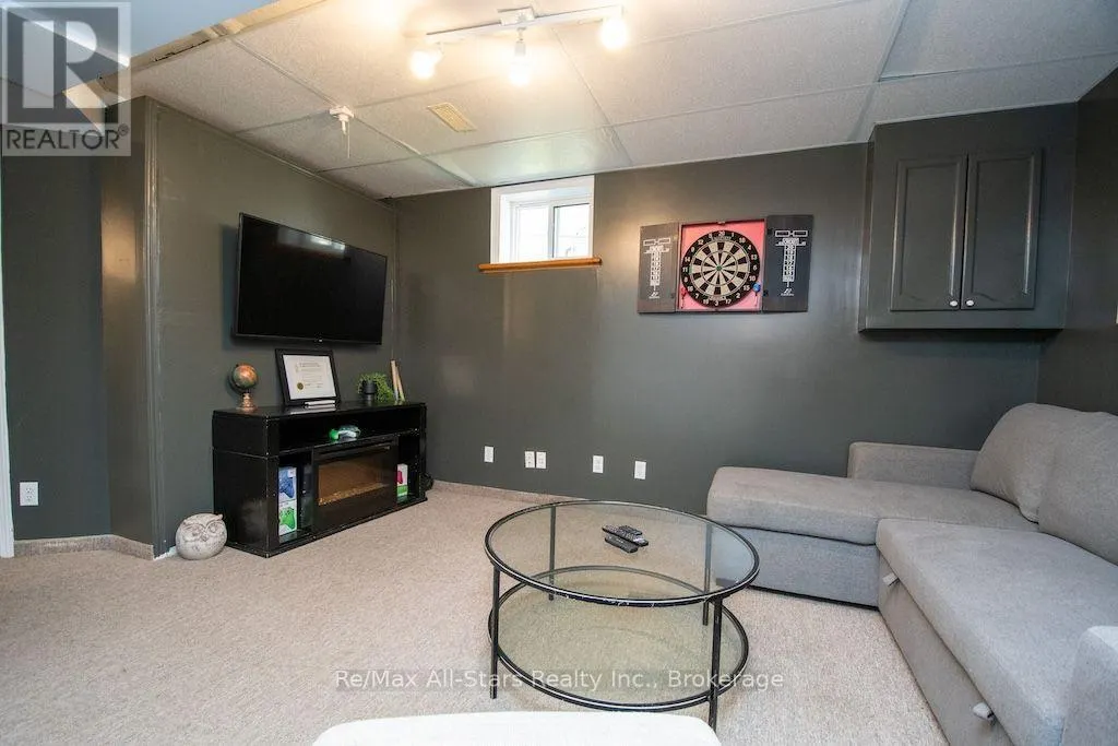 1118 HUNTINGTON CIRCLE