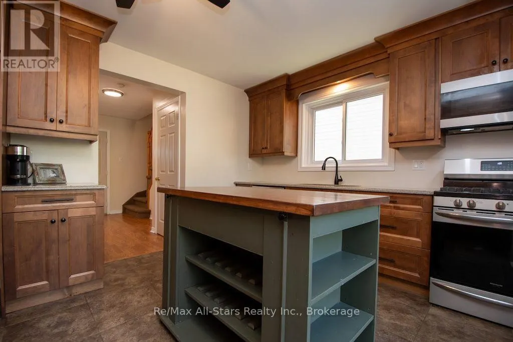 1118 HUNTINGTON CIRCLE