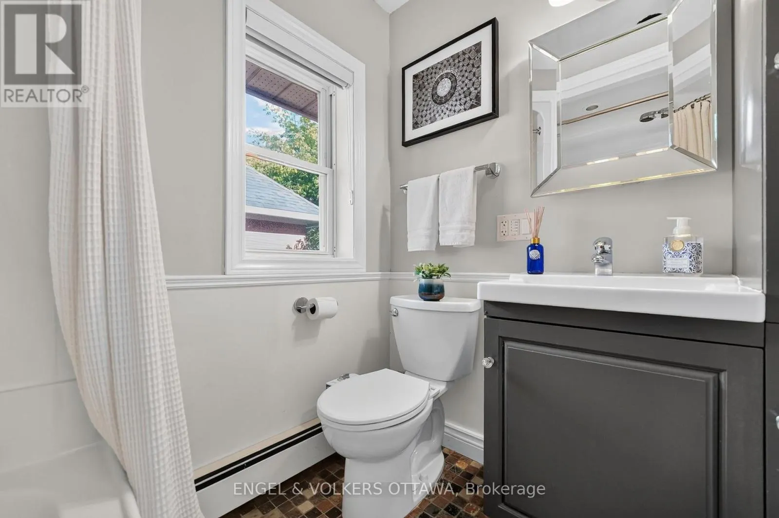 122 RENFREW AVENUE