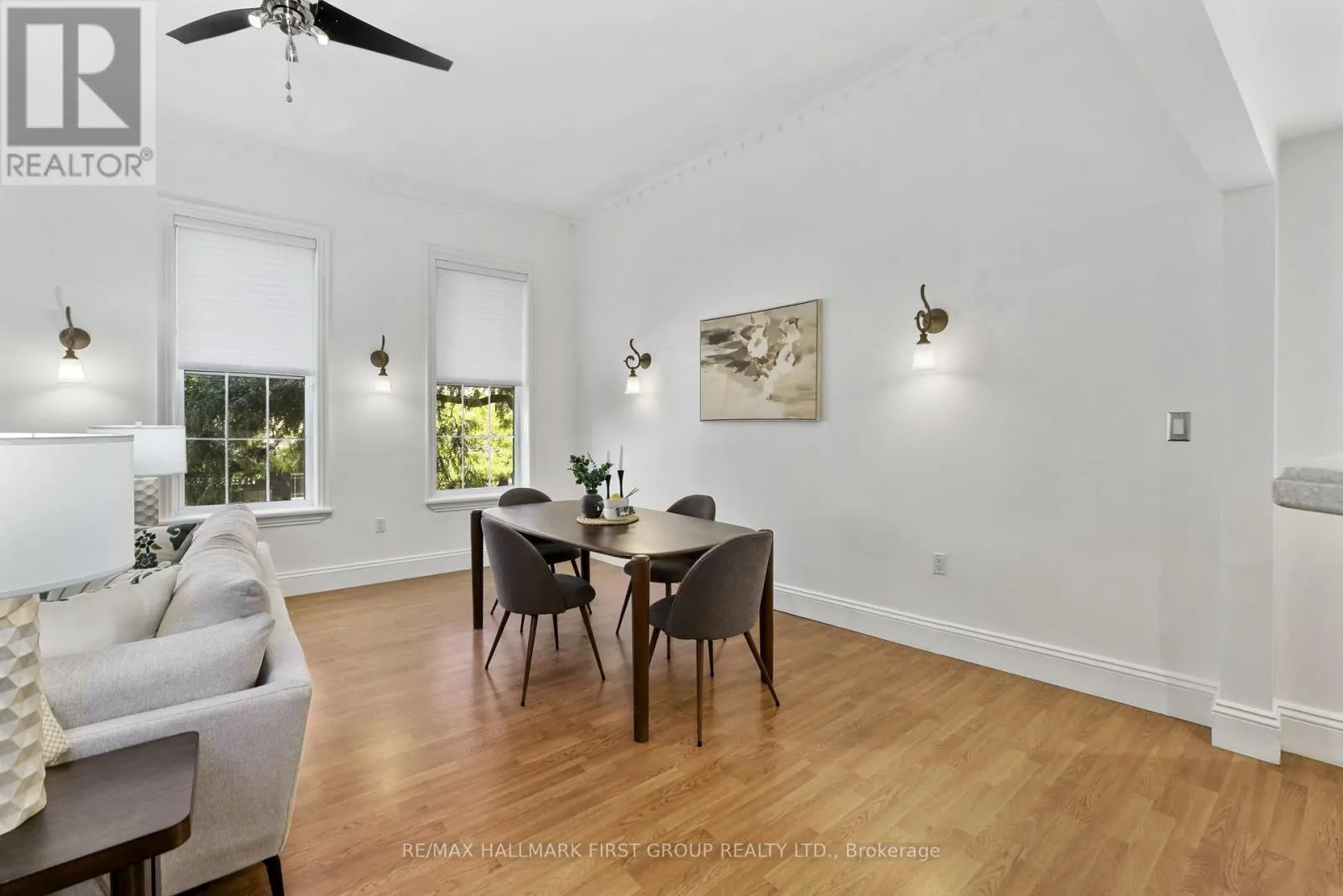 202 - 19 KING STREET W