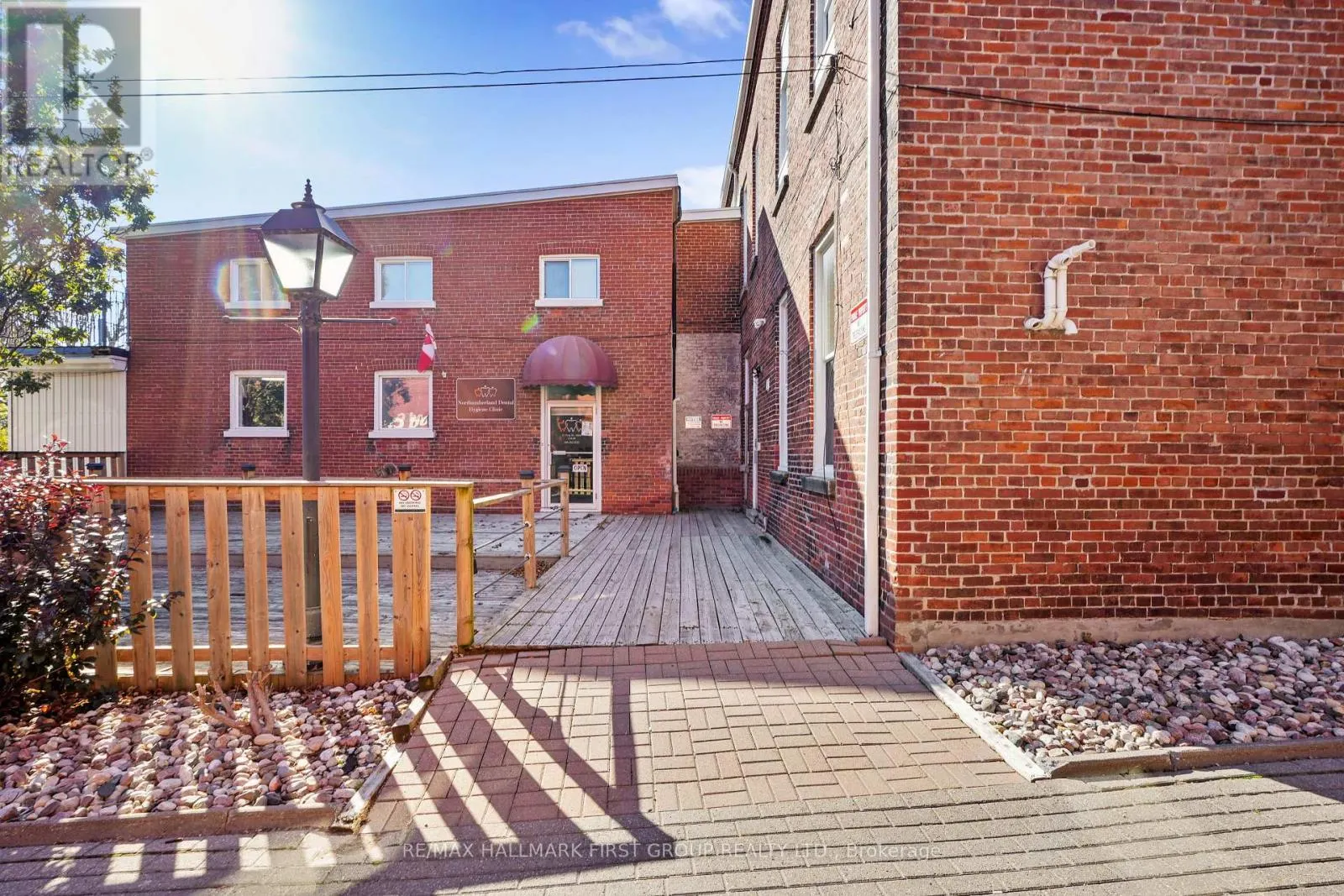 202 - 19 KING STREET W