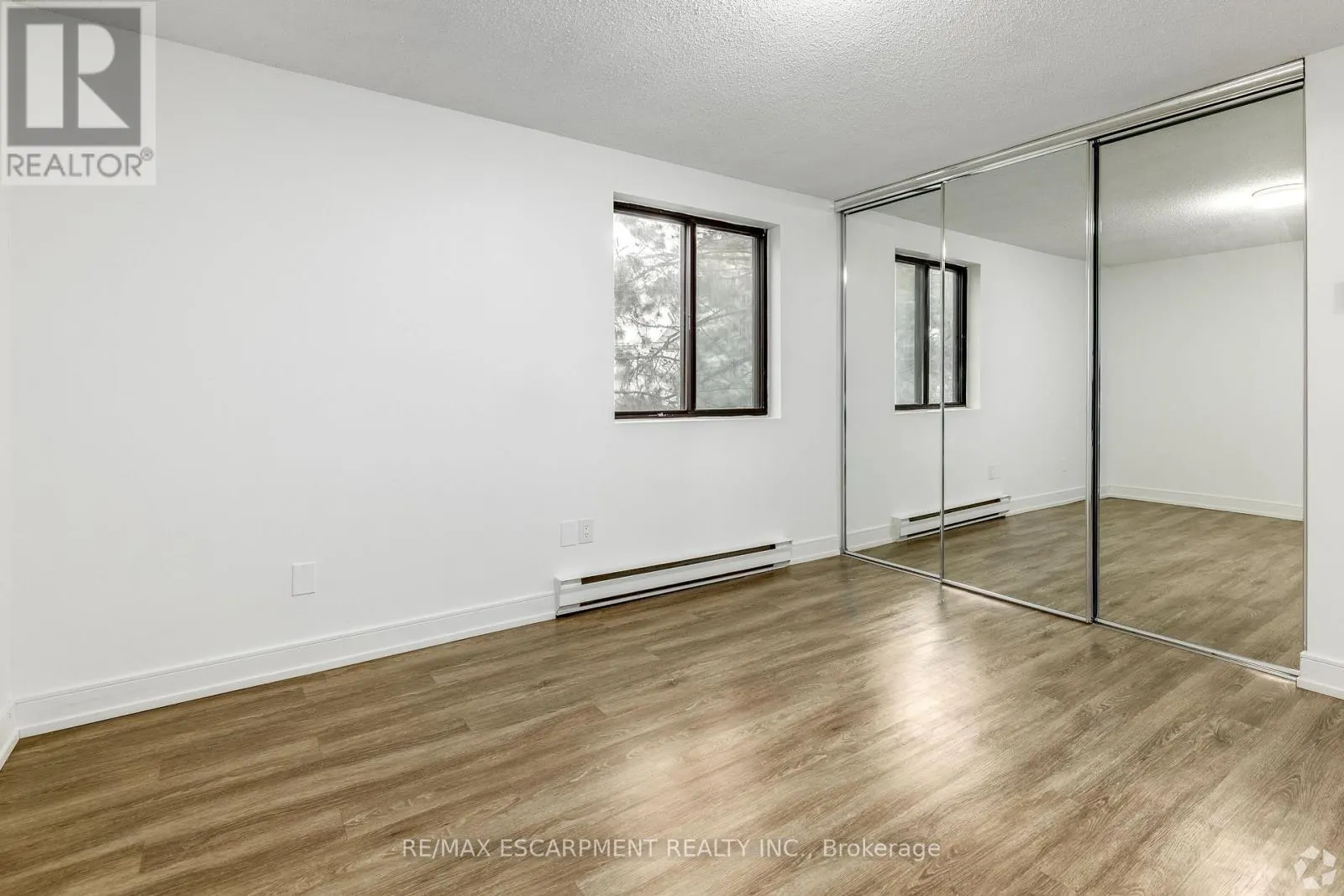 0033 - 565 BELMONT AVENUE W