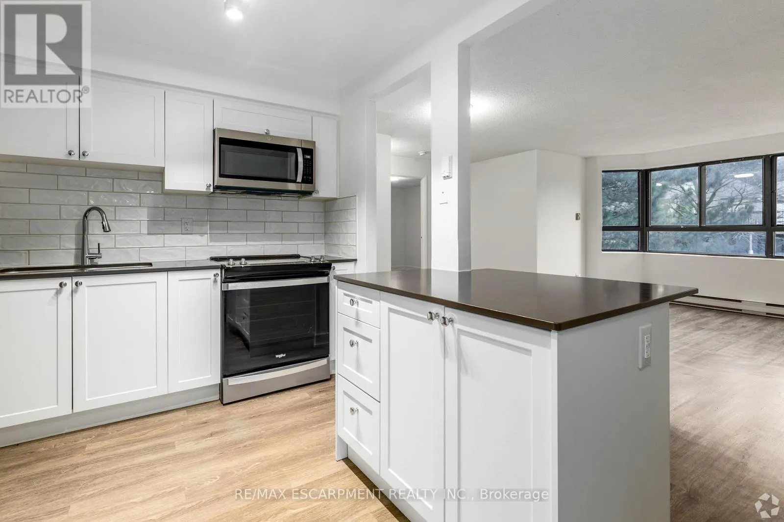 0033 - 565 BELMONT AVENUE W
