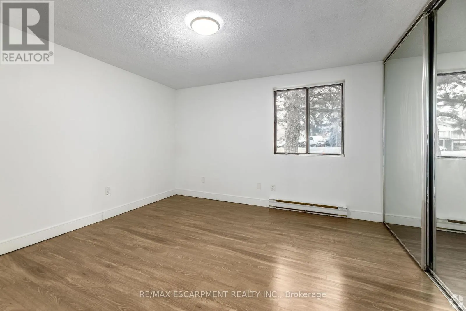 0033 - 565 BELMONT AVENUE W