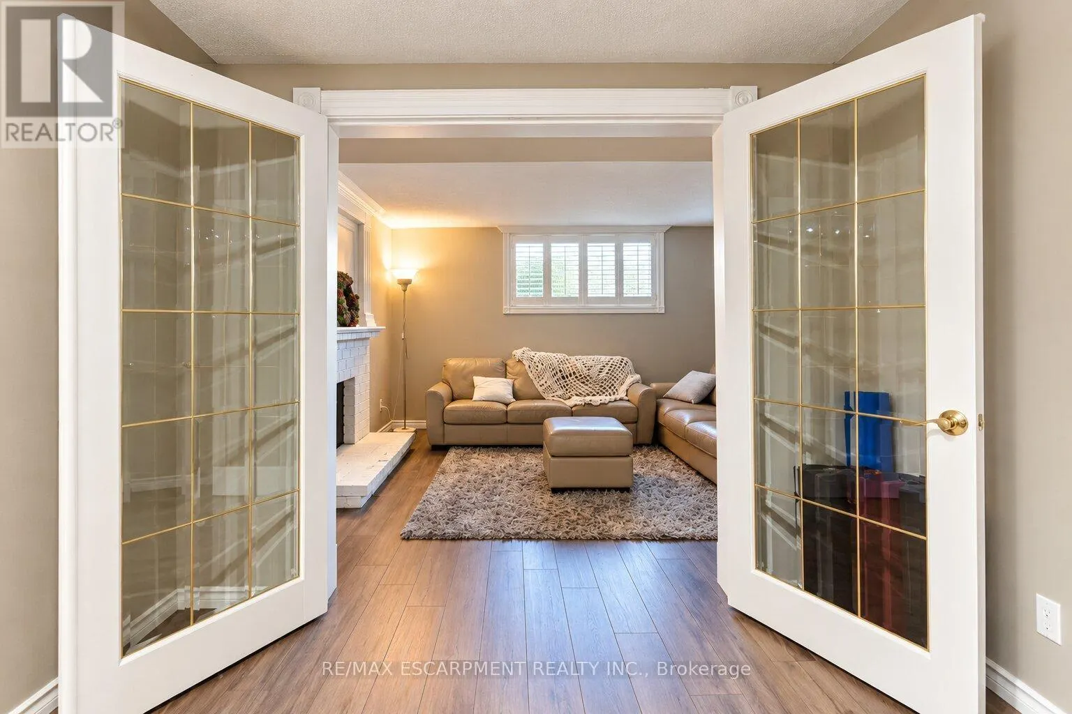 6 SANDRA CRESCENT