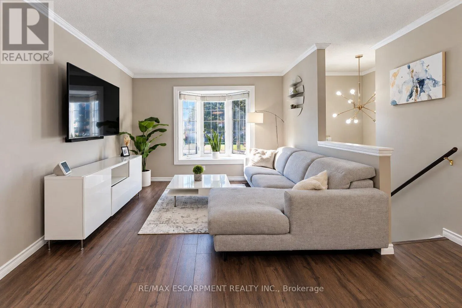 6 SANDRA CRESCENT