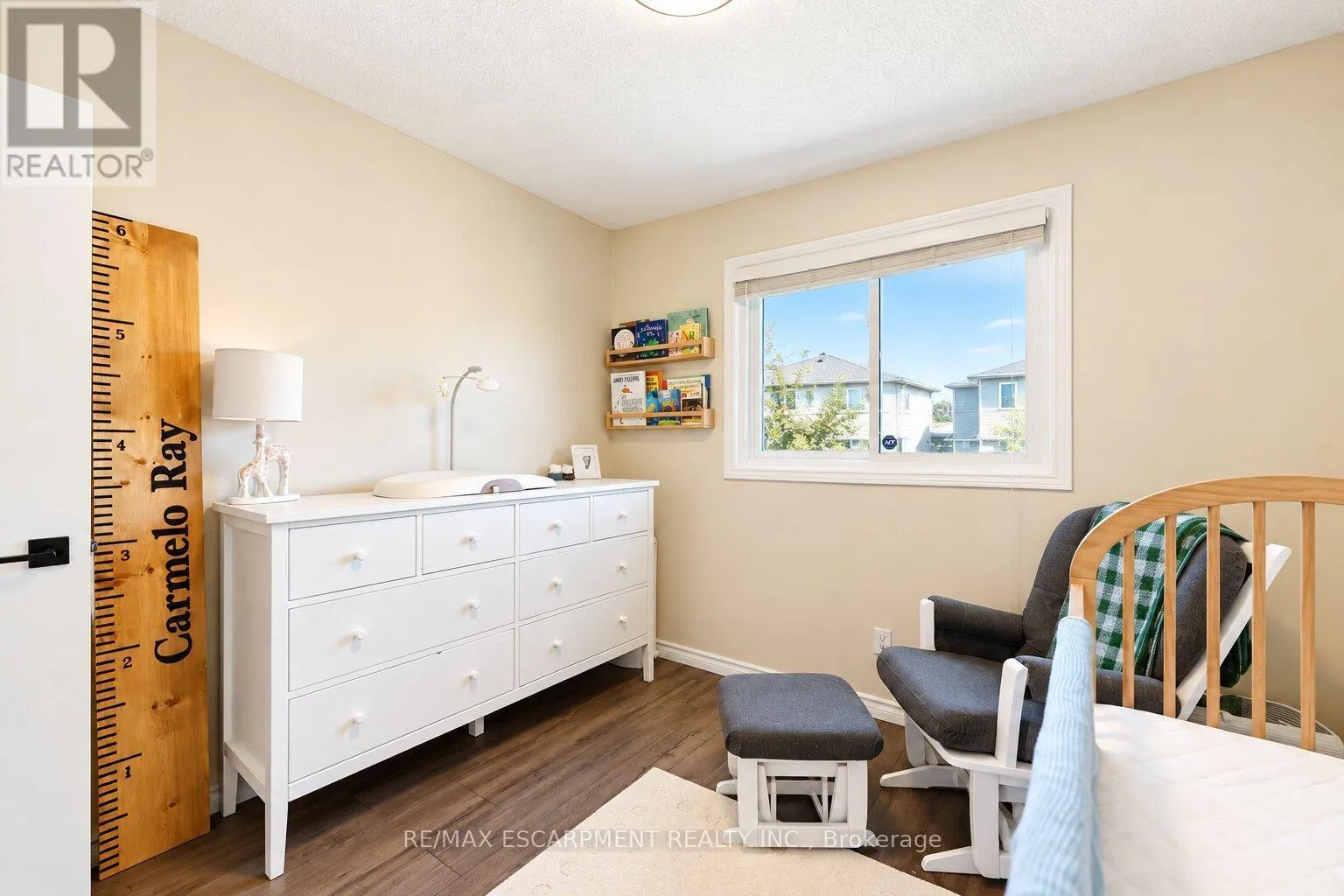 6 SANDRA CRESCENT