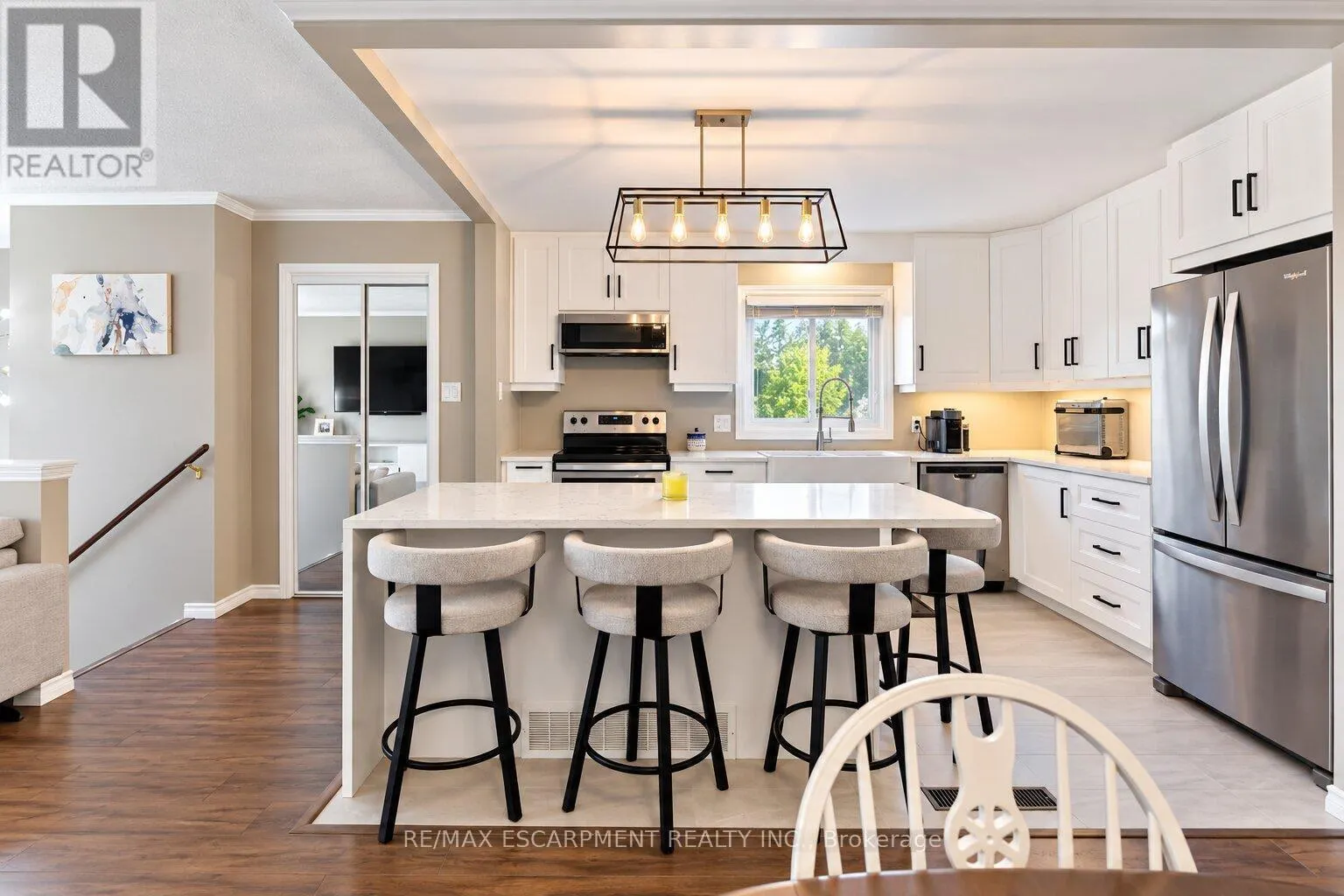 6 SANDRA CRESCENT