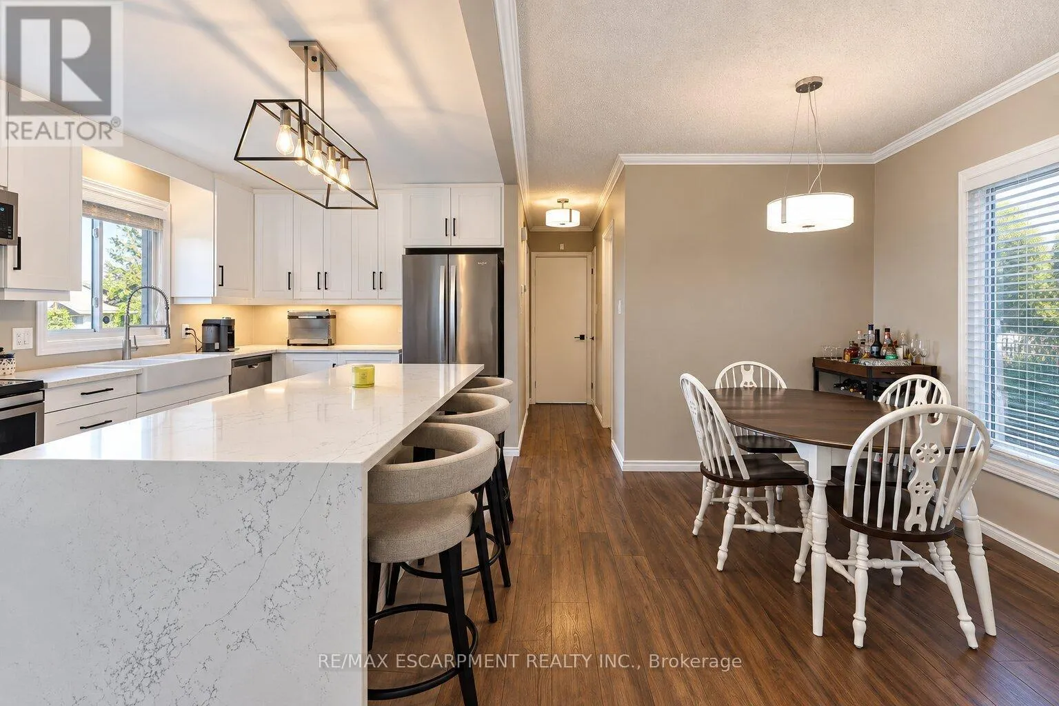 6 SANDRA CRESCENT