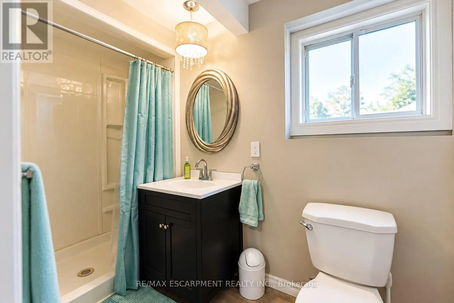 6 SANDRA CRESCENT