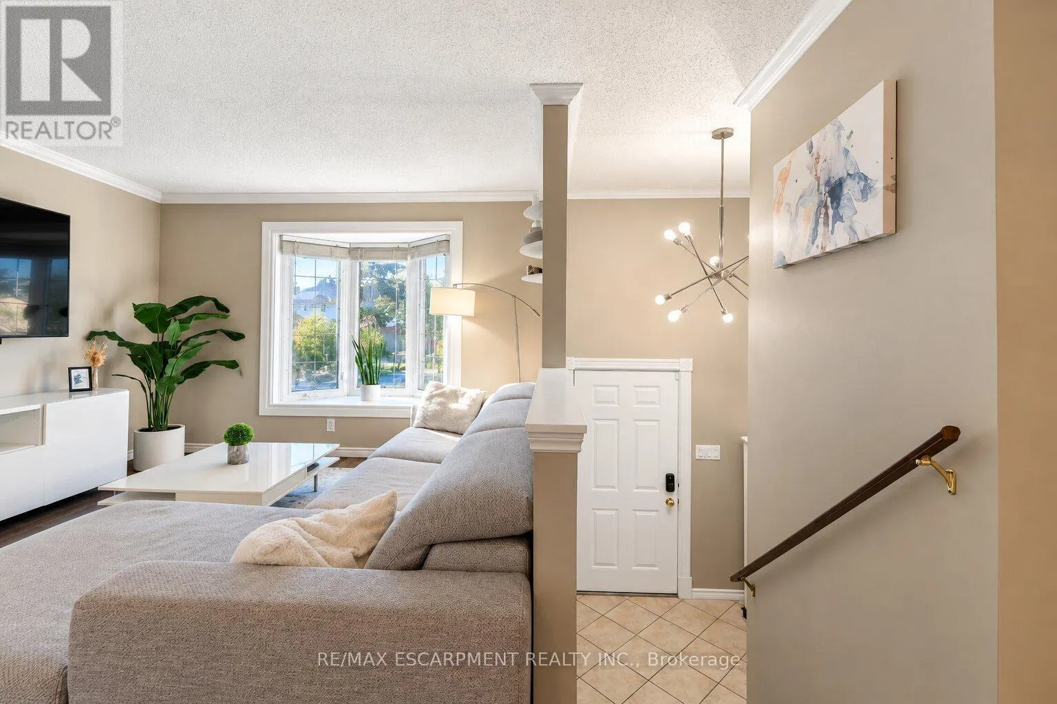 6 SANDRA CRESCENT