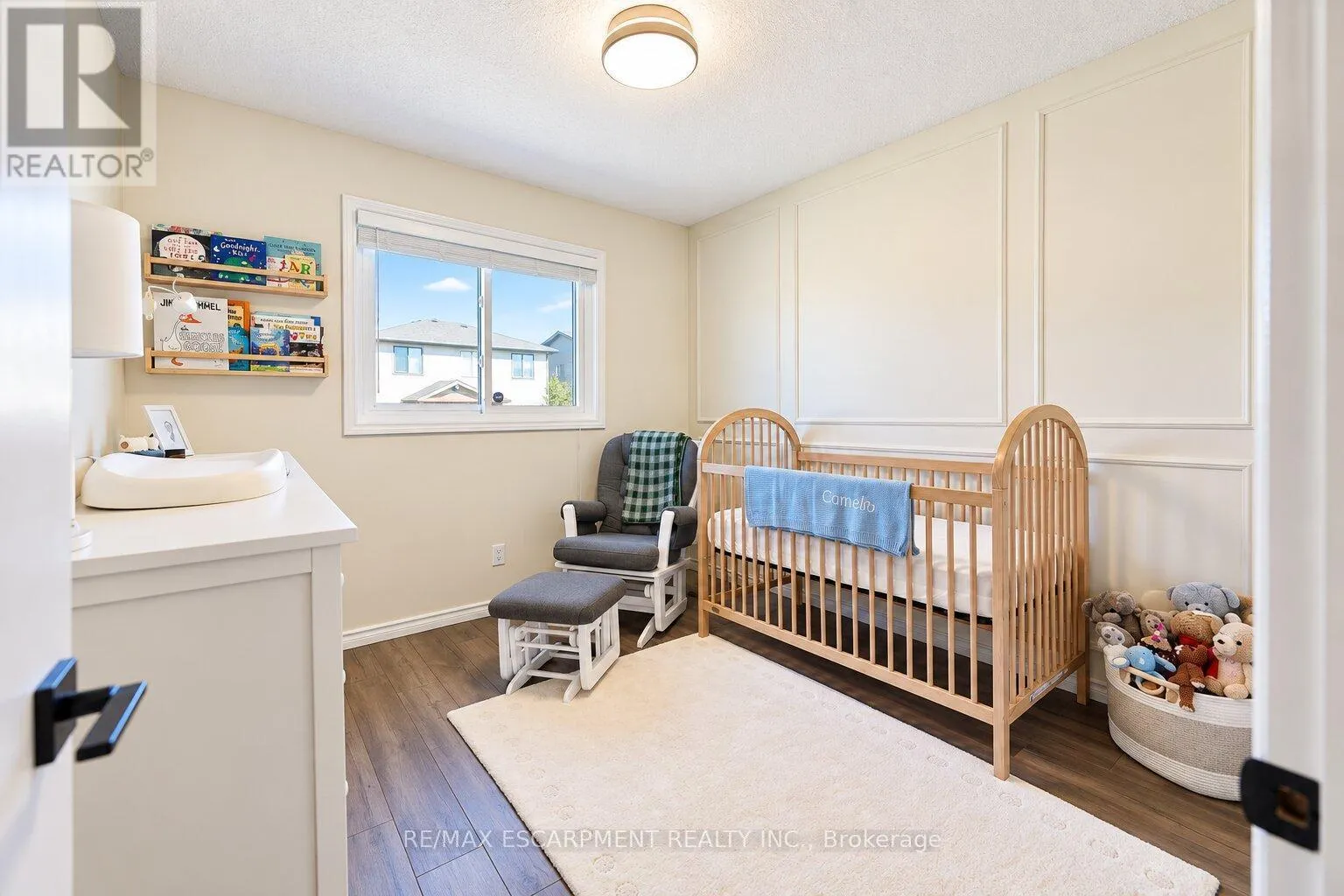 6 SANDRA CRESCENT