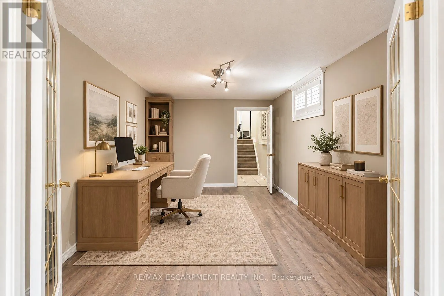 6 SANDRA CRESCENT