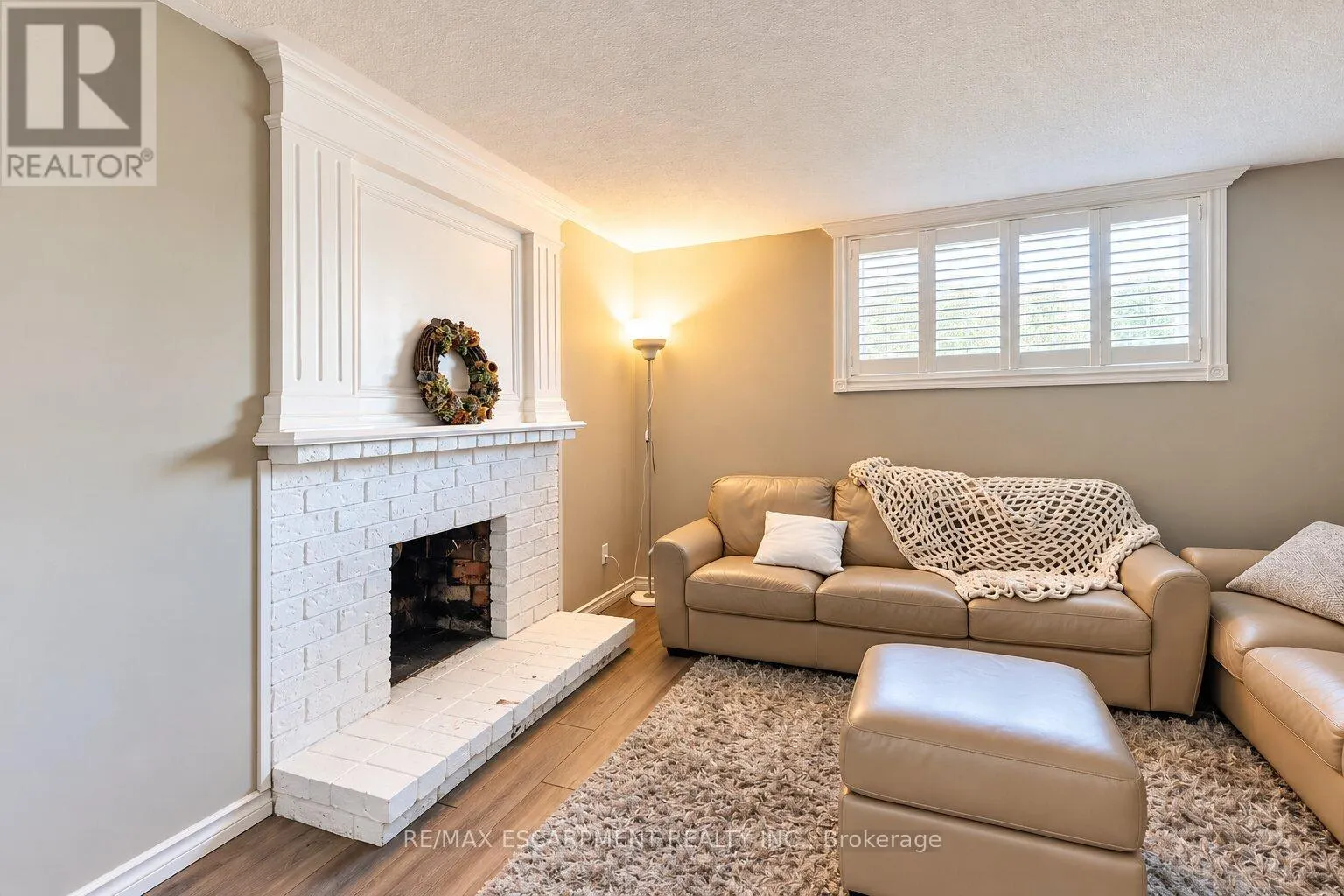 6 SANDRA CRESCENT