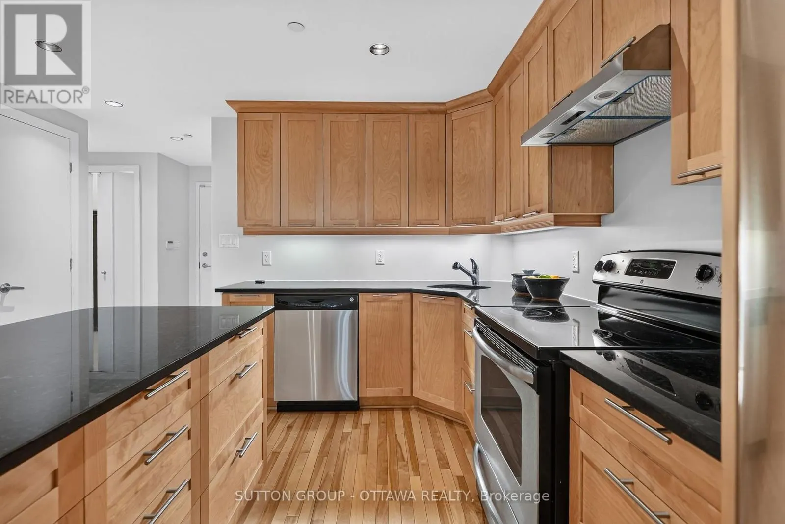 103 - 950 MARGUERITE AVENUE